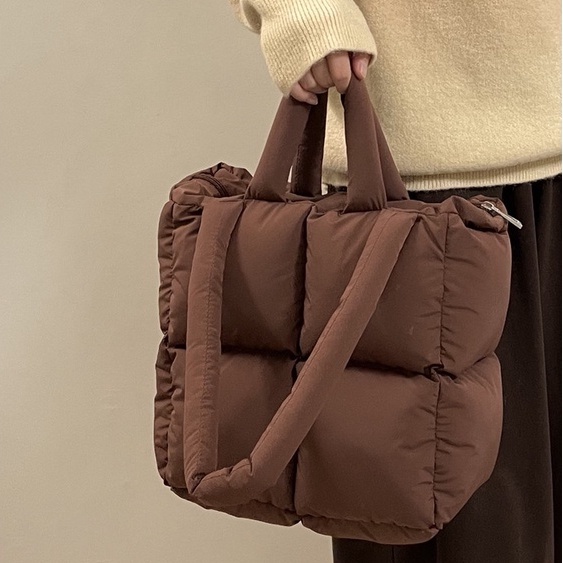 Ready Stock ?2023 Niche design rhombic square Tote Bag puff soft cotton filled pillow bag versatile zipper single shoulder underarm bag wo